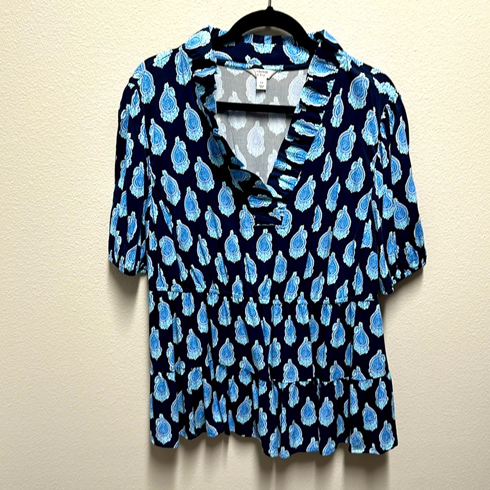 Excellent condition Crown & Ivy peplum top. Size 1X